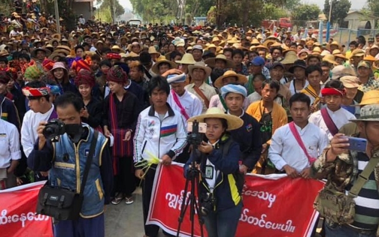 manifestation contre la centrale au charbon de Tigyit, en Birmanie