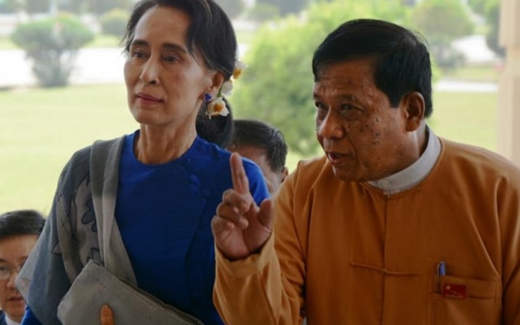 Daw Aung San Suu Kyi et U Zaw Myint Maung, en Birmanie