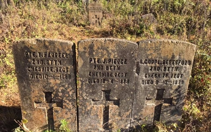 Tombes dans le cimetière Bernard, en BIrmanie