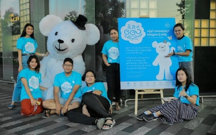 le groupe Dr. Air Bear de militants en faveur de la qualité de l'air à Yangon