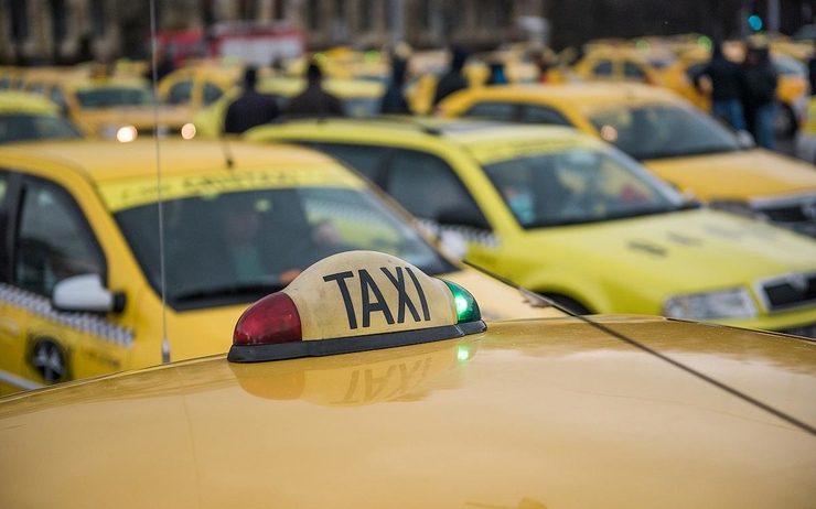 Bucarest Voitures taxi vieilles et polluantes bientôt interdites roumanie pollution circulation