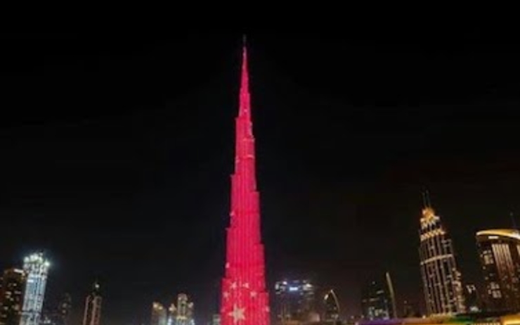  La Burj Khalifa se pare de rouge et d’or en soutien à la Chine face au Coronavirus_1