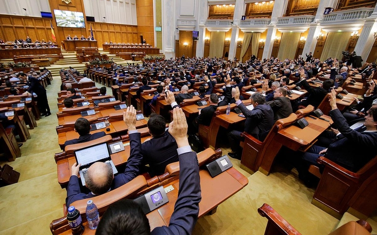 romanian_parliament_vote_-_photo_cateyeperspective_-_dreamstime.com_