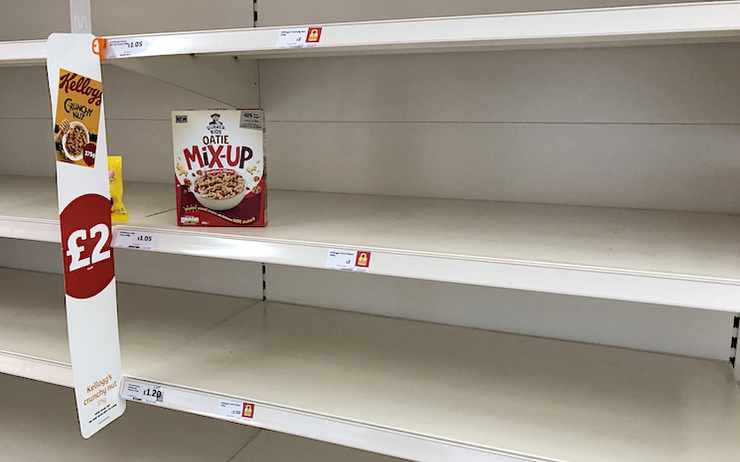 Rayons alimentaires dévalisés Londres supermarchés vides