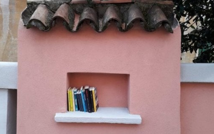 La niche de l'échange de livres à Garbatella (photo de Maurizio Blasi) 