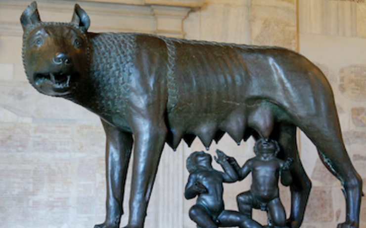 Statut de Romulus et Remus nourris par la louve à Rome
