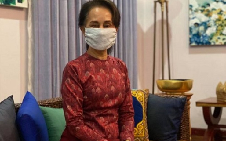 Daw Aung San Suu Kyi donne l'exemple en Birmanie