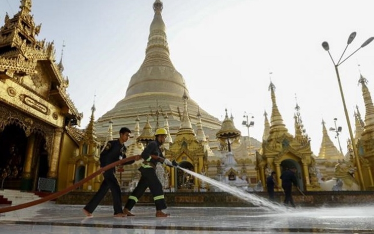 La crise du coronavirus frappe de plein fouet le tourisme en Birmanie, comme ici à la pagode Schwedagon