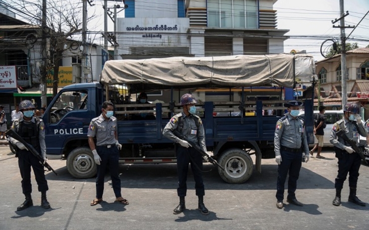 La police déployée le 20 mai pour le procès de U Zaw Ye Htet en Birmanie