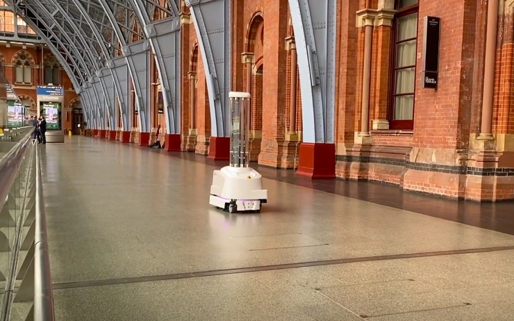 robots coronavirus gare Londres