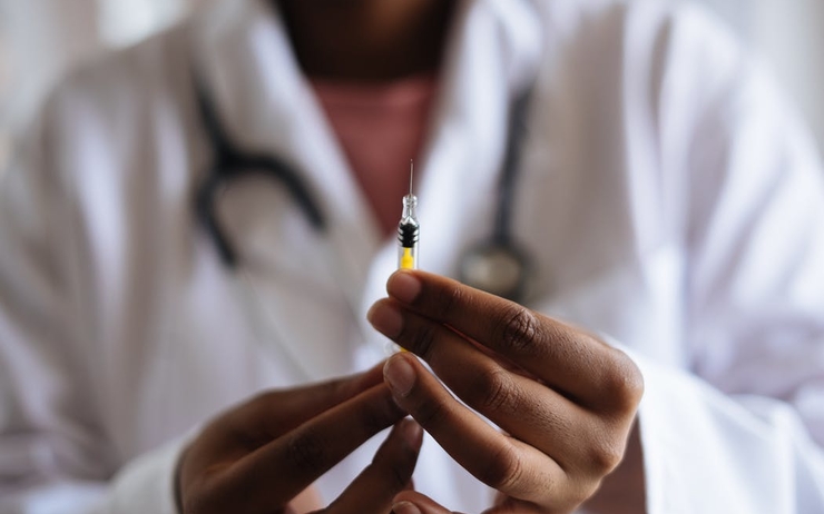 Roumanie recevra 4% des 30 millions de doses de vaccin covid-19