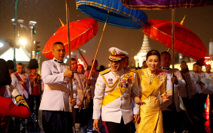 Commemoration de la mort du roi Bhumibol Adulyadej