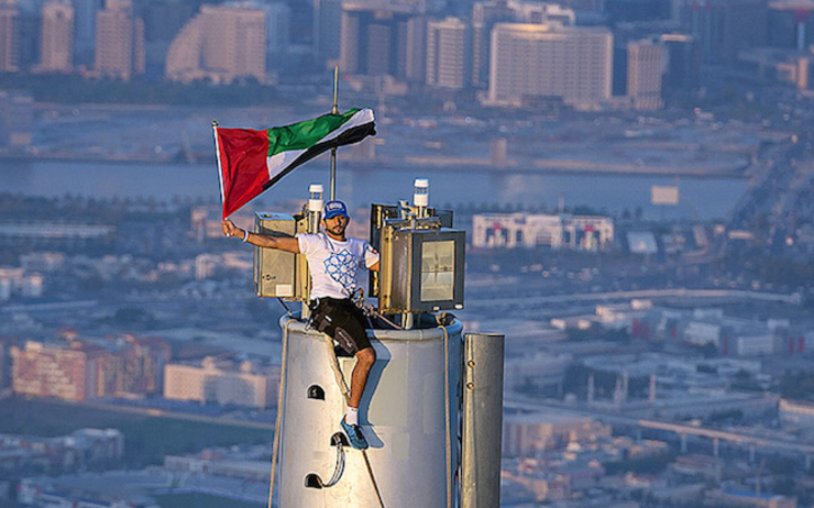 Le Cheikh Hamdan escalade la Burj Khalifa jusqu’au sommet !