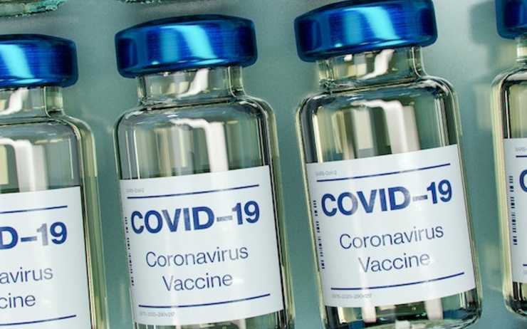 1e dose vaccin covid administrée UK