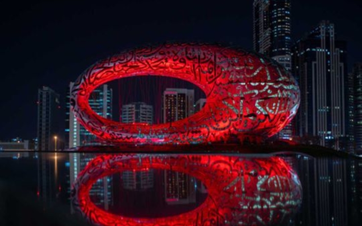 Des bâtiments iconiques des EAU se parent de lumière rouge