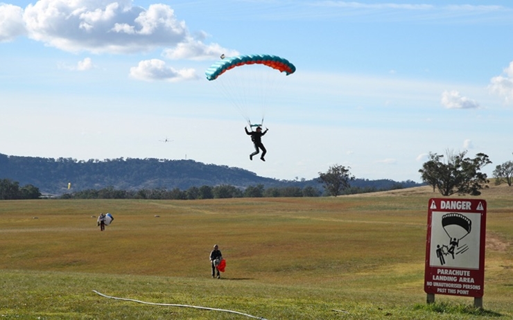 Parachute sydney accident