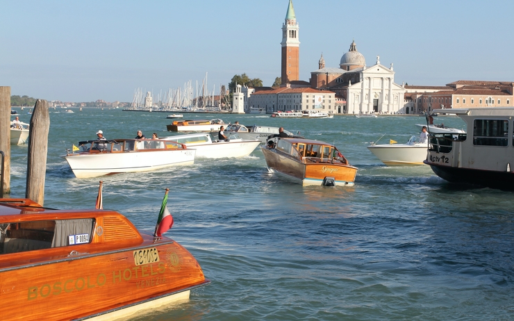 La lagune de Venise encombrée par le trafic maritime 