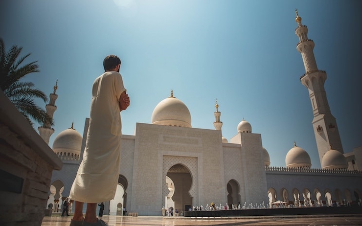 Un fidèle dans une mosquée pendant les célébrations du Ramadan 2021