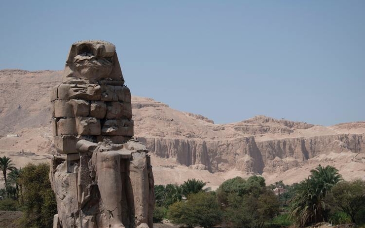 Les colosses Memnon près de Louxor, où la cité dorée perdue a été découverte