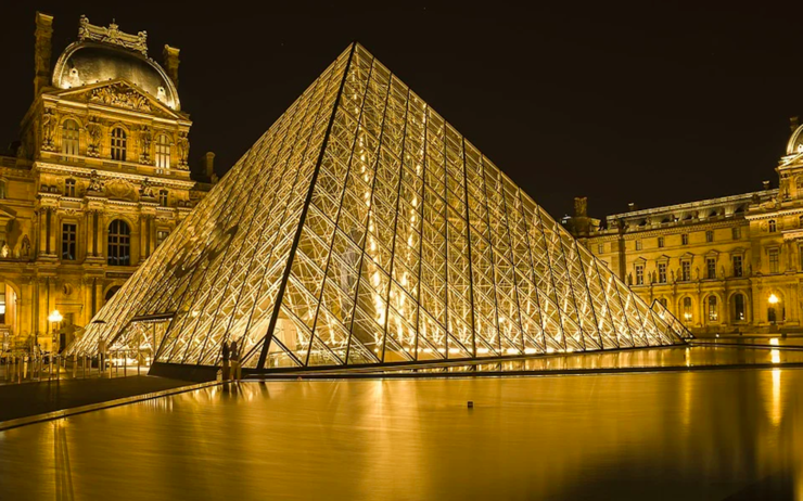 vue sur le Louvre le musée de Paris