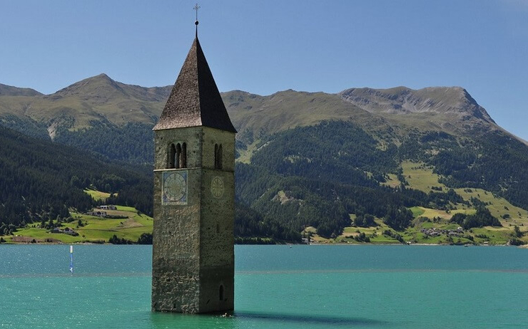 Le clocher de Curon qui émerge du lac de Redia
