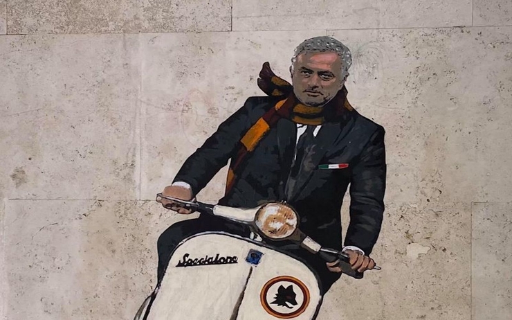 Fresque murale représentant Mourinho sur un vespa à Rome