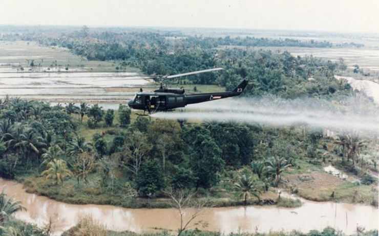 US-Huey-helicopter-spraying-Agent-Orange-in-Vietnam