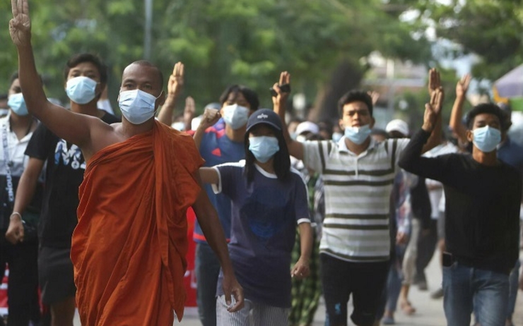 protestations dimanche 2 mai birmanie moines
