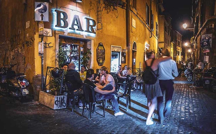 Un bar dans le quartier Trastevere à Rome