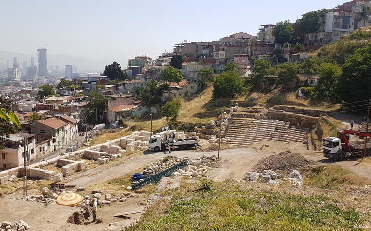 Sur les fouilles du théâtre antique d’Izmir 