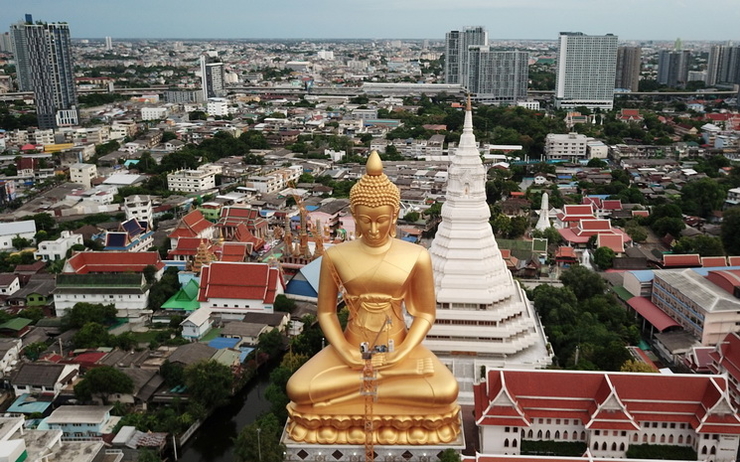 Bouddha geant du Wat Paknam Phasi Charoen a Bangkok