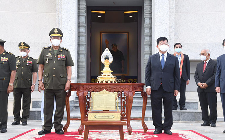 Ceremonie portant la première goutte de petrole cambodgien au memorial Gagnant Gagnant 