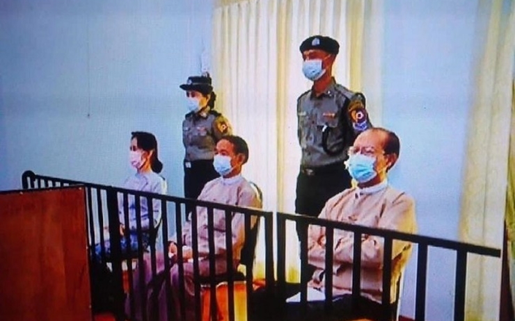 Aung San Suu Kyi lors de son procès 