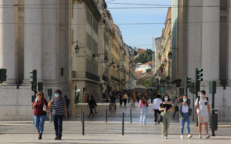 Une rue de Lisbonne déconfinée 