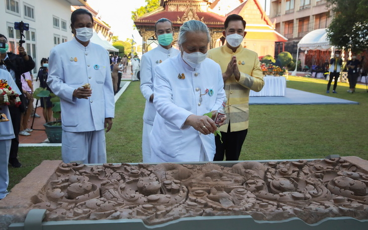 ceremonie pour le retour de deux linteaux Khmers en Thailande