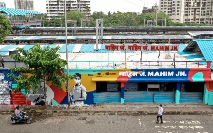 La gare de Mahim Junction à Mumbai en Inde