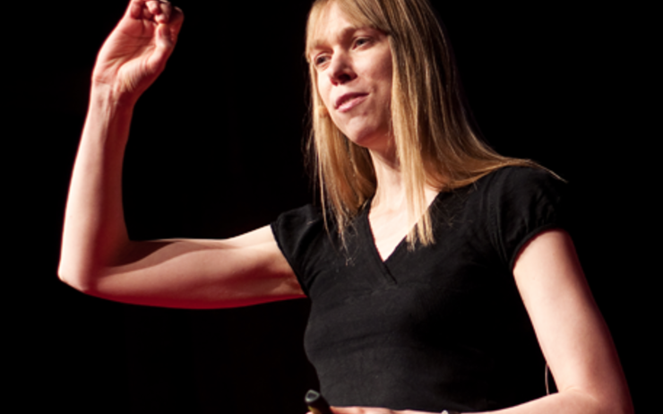 Catherine Heymans lors d'une conférence TedX