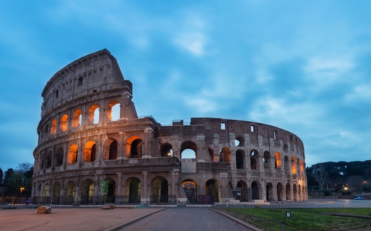 Vue sur le Colisée pour la réouverture de l'Italie