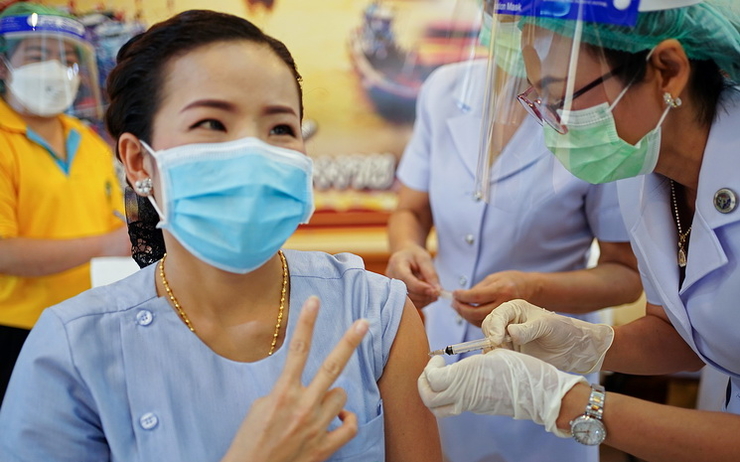 Infirmiere-vaccin-thailandaise