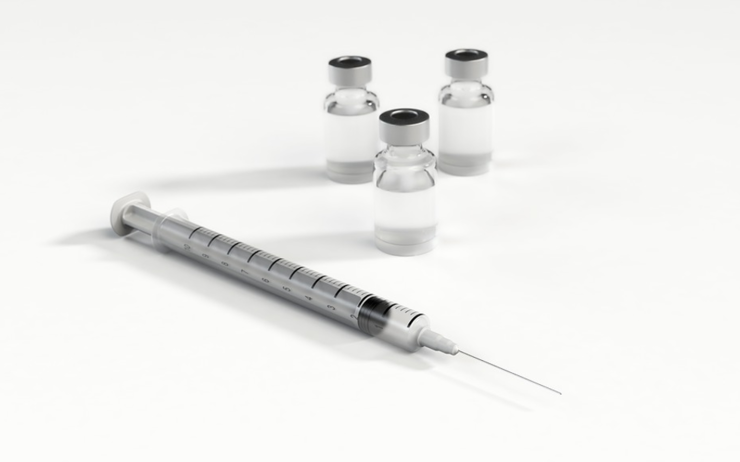 seringue avec échantillons de vaccin