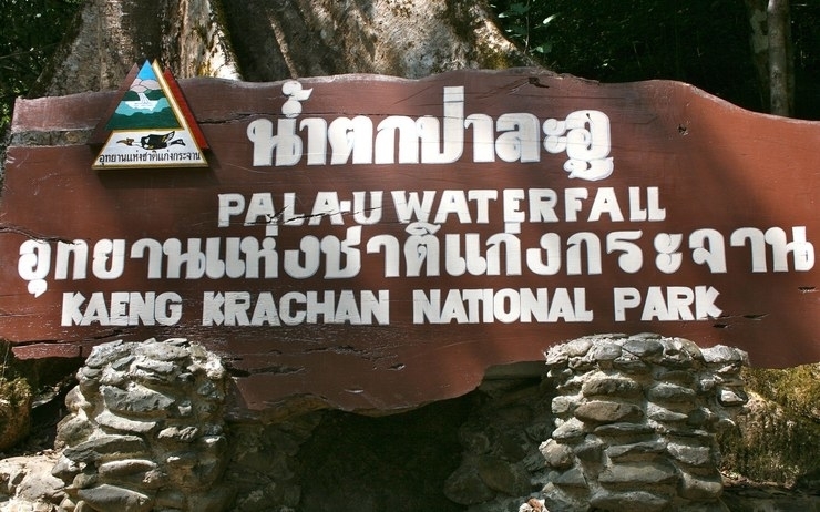 Entree-d'une-cascade-au-parc-national-de-kaeng-krachan