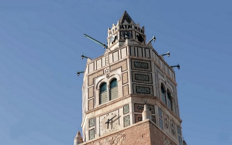 testour la grande mosquée et son horloge