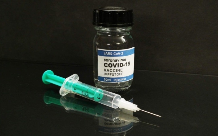 un flacon de vaccin covid-19