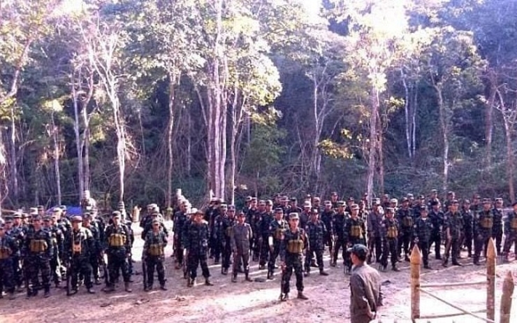 Une milice paramilitaire en Birmanie