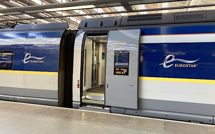 Un train Eurostar arrive en gare de Londres St Pancras
