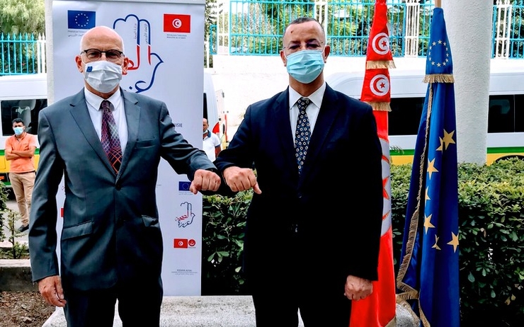 REMISE MATERIEL MEDICAL A LA TUNISIE PAR L AMBASSADEUR DE L UE
