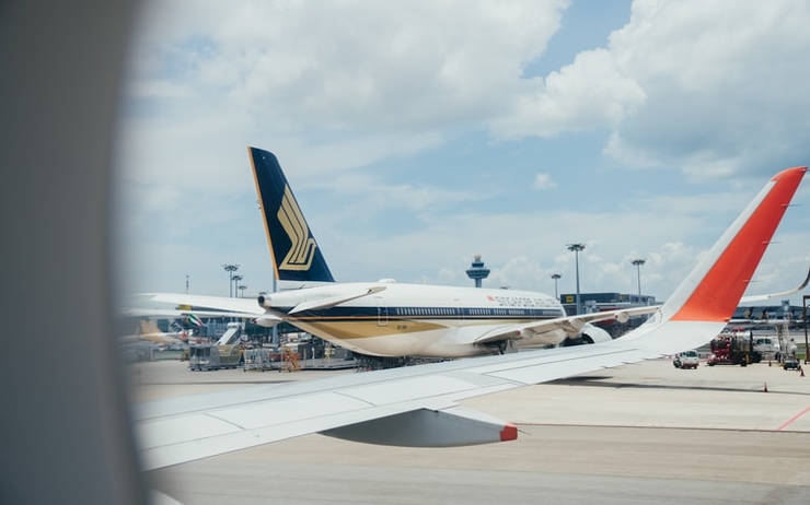 avions sur un aeroport retour a singapour