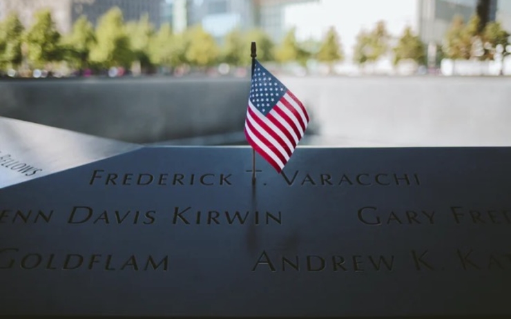 Plaque commemorative des attaques du 11-Septembre