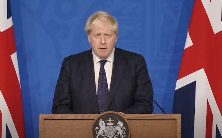 Boris Johnson conférence drapeau anglais covid 19