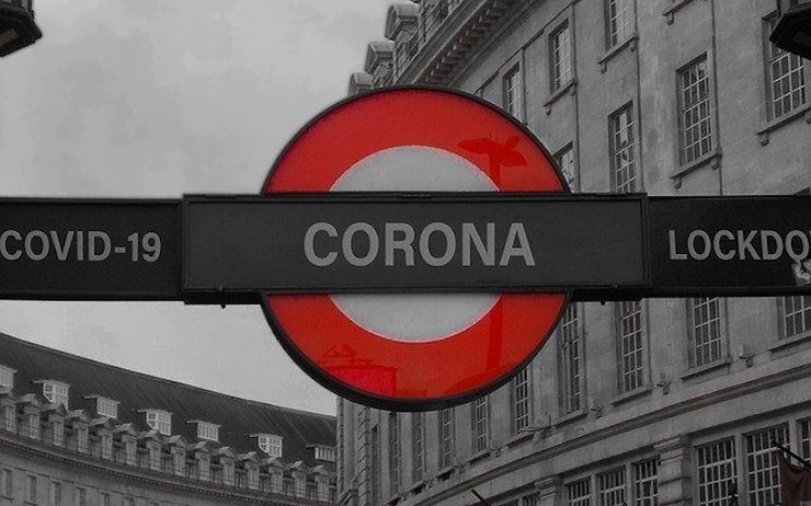 Une station de métro modifiée avec le mot "corona"